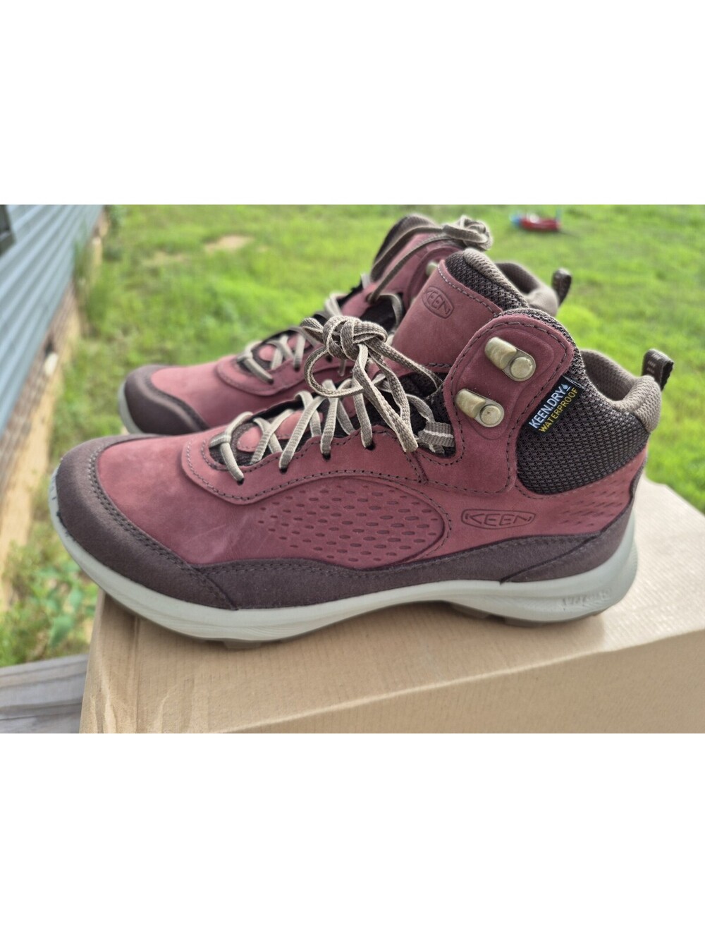 Keen Women's Terradora Explorer Mid Waterproof Sz 8.5 - $190 MSRP - Open Box "B"
